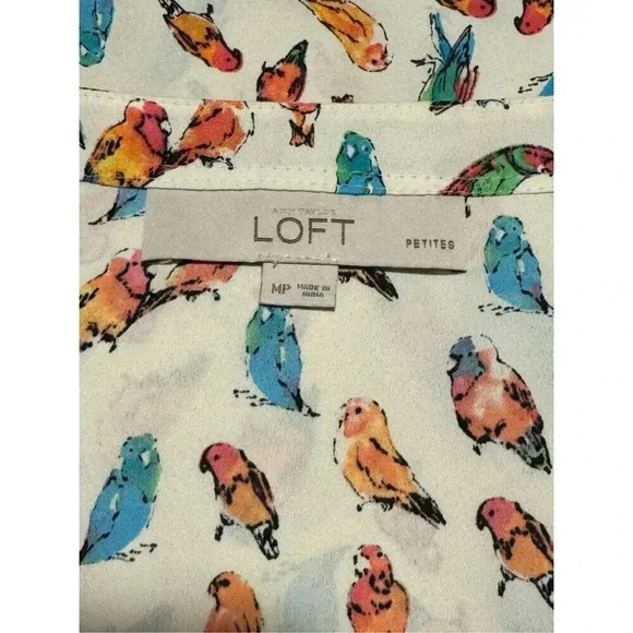 LOFT Petite Medium Colorful Parrot Single Pocket Short Sleeved Top - Picture 4 of 8